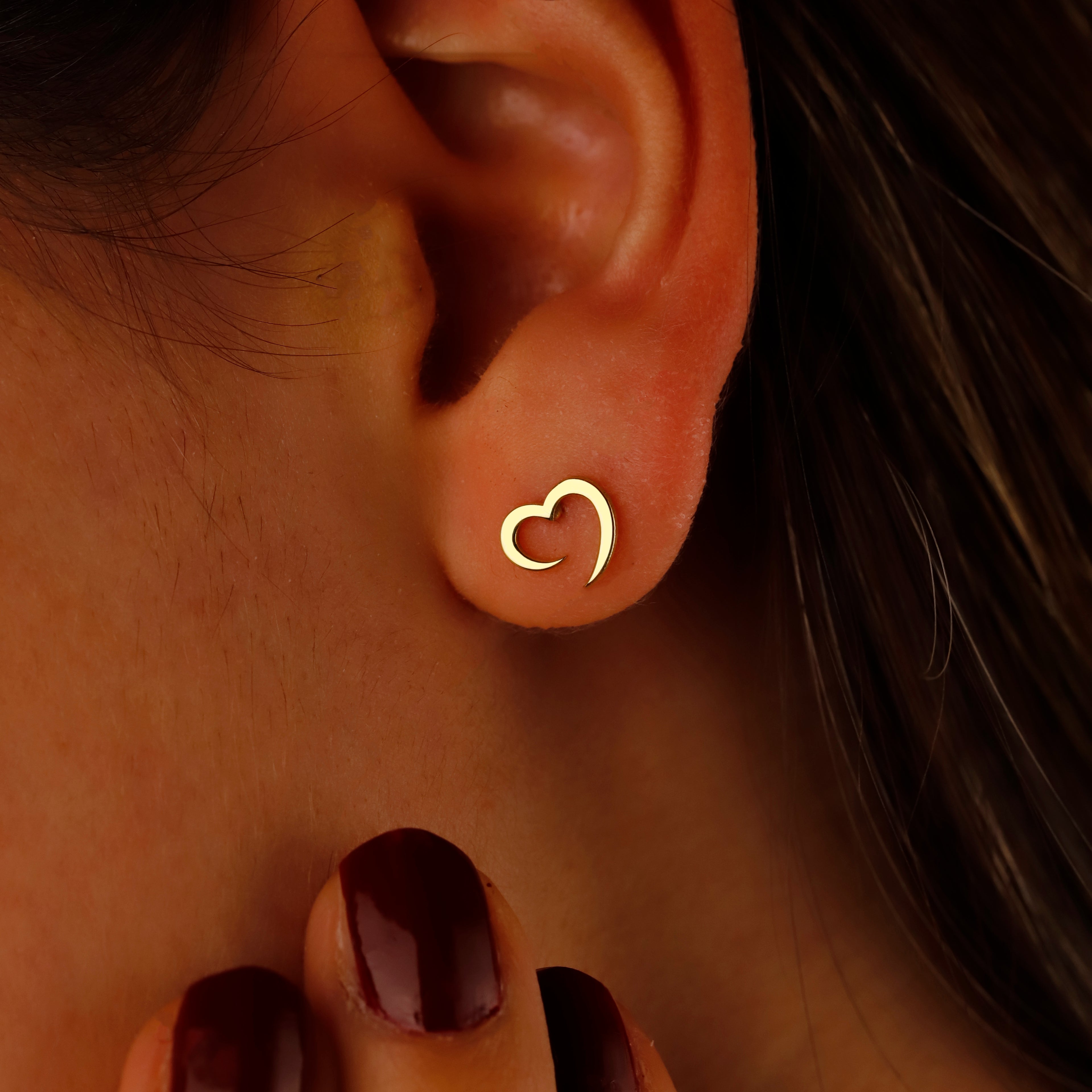 Heart Outline Stud Earrings – Minimalist Dainty Love Earrings