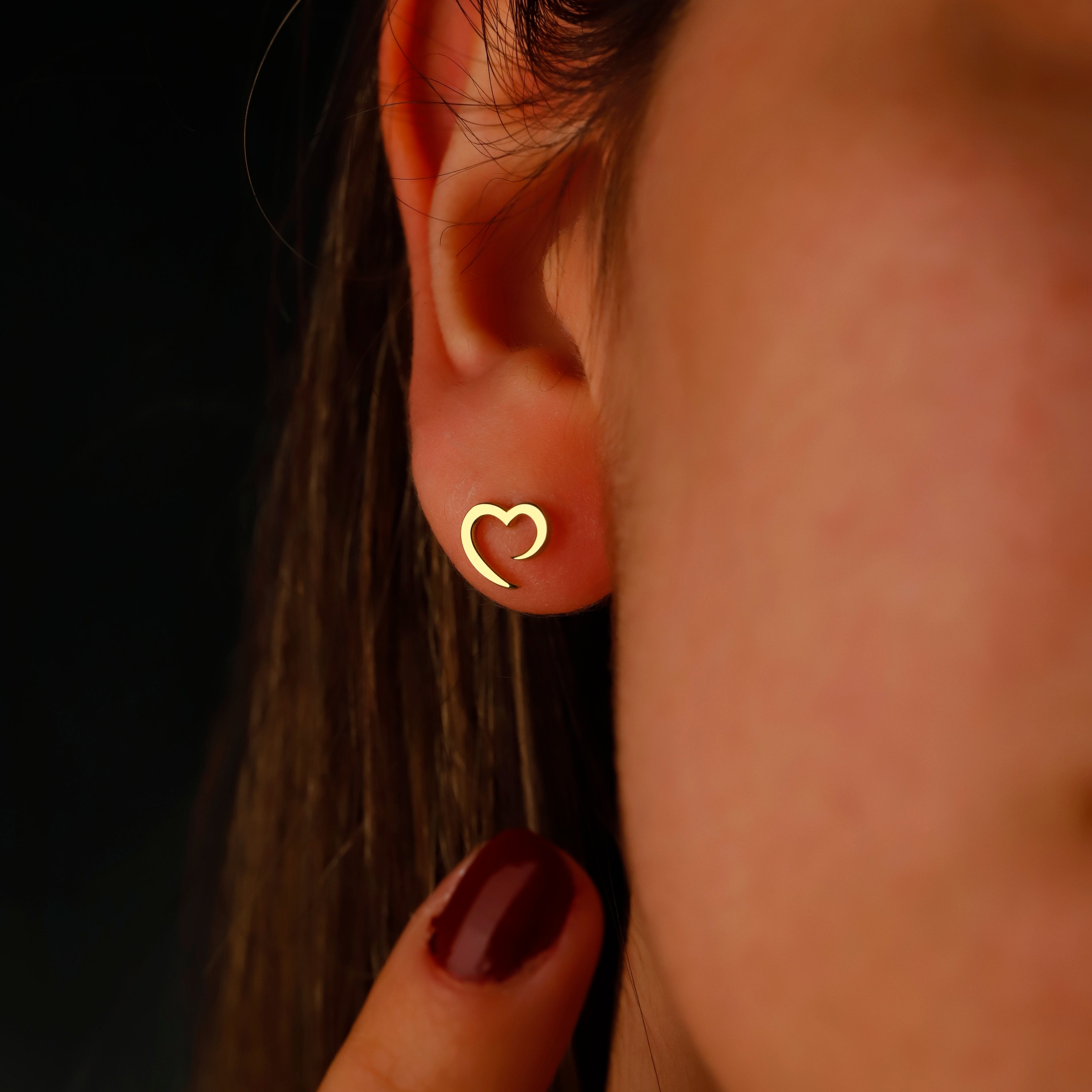 Heart Outline Stud Earrings – Minimalist Dainty Love Earrings