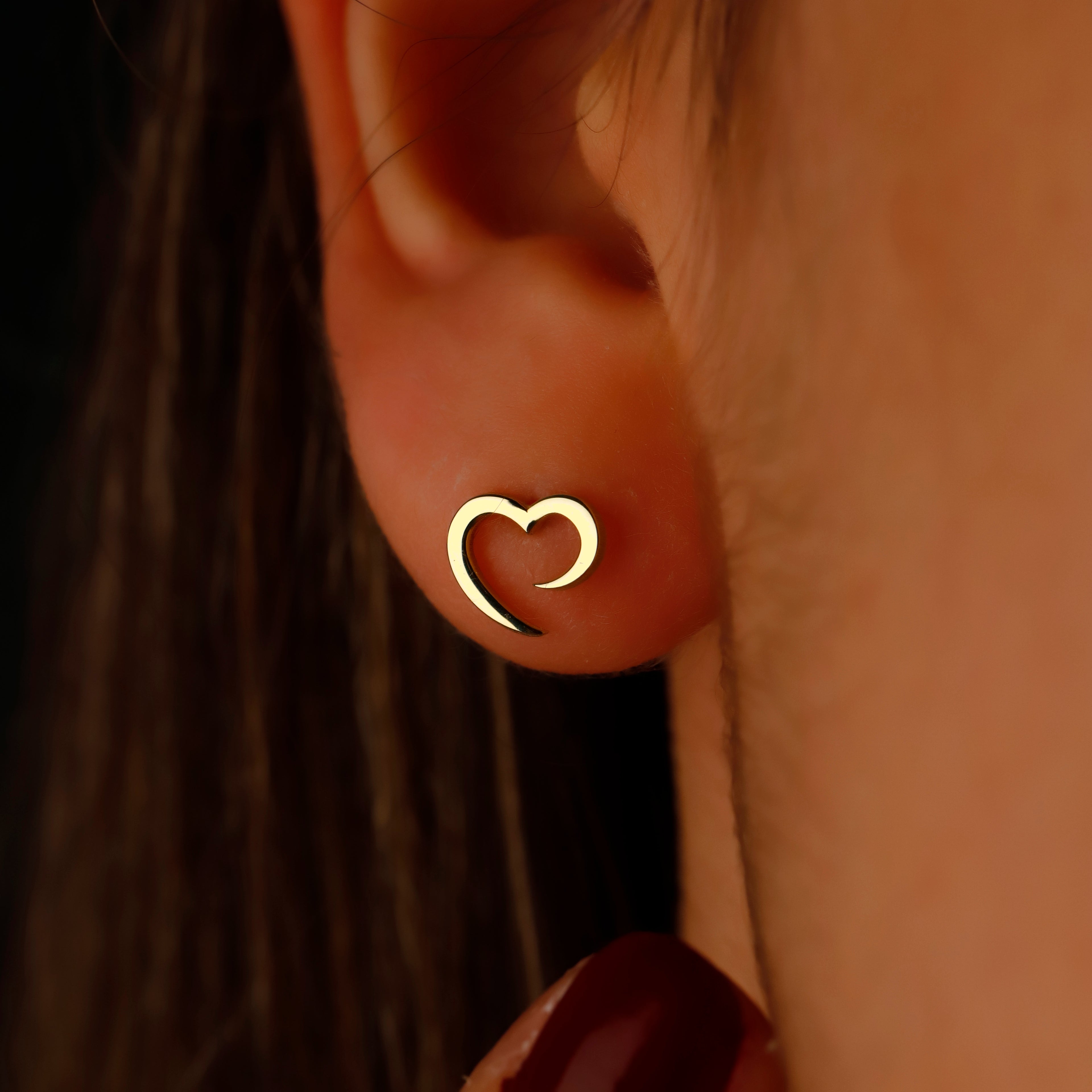 Heart Outline Stud Earrings – Minimalist Dainty Love Earrings