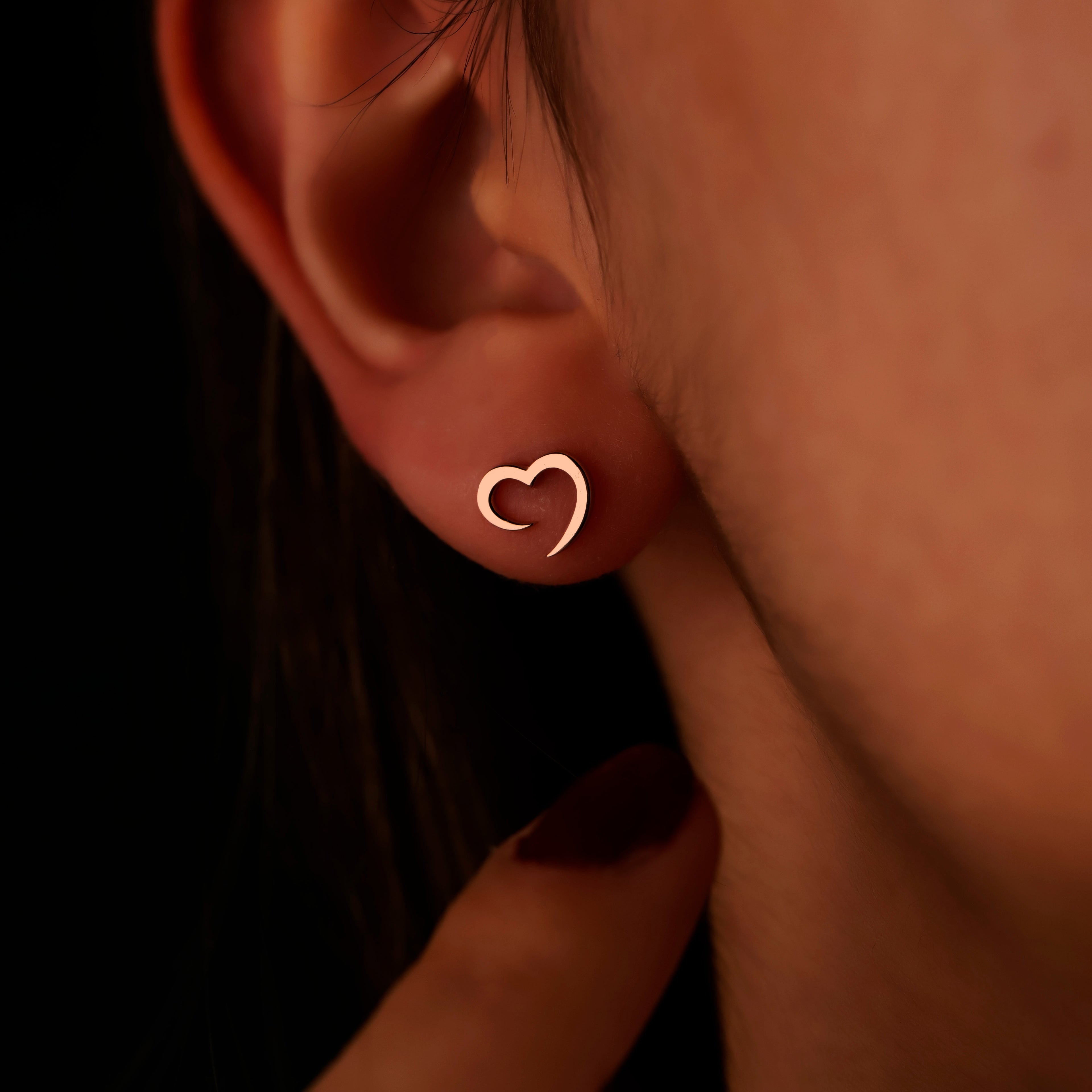 Heart Outline Stud Earrings – Minimalist Dainty Love Earrings