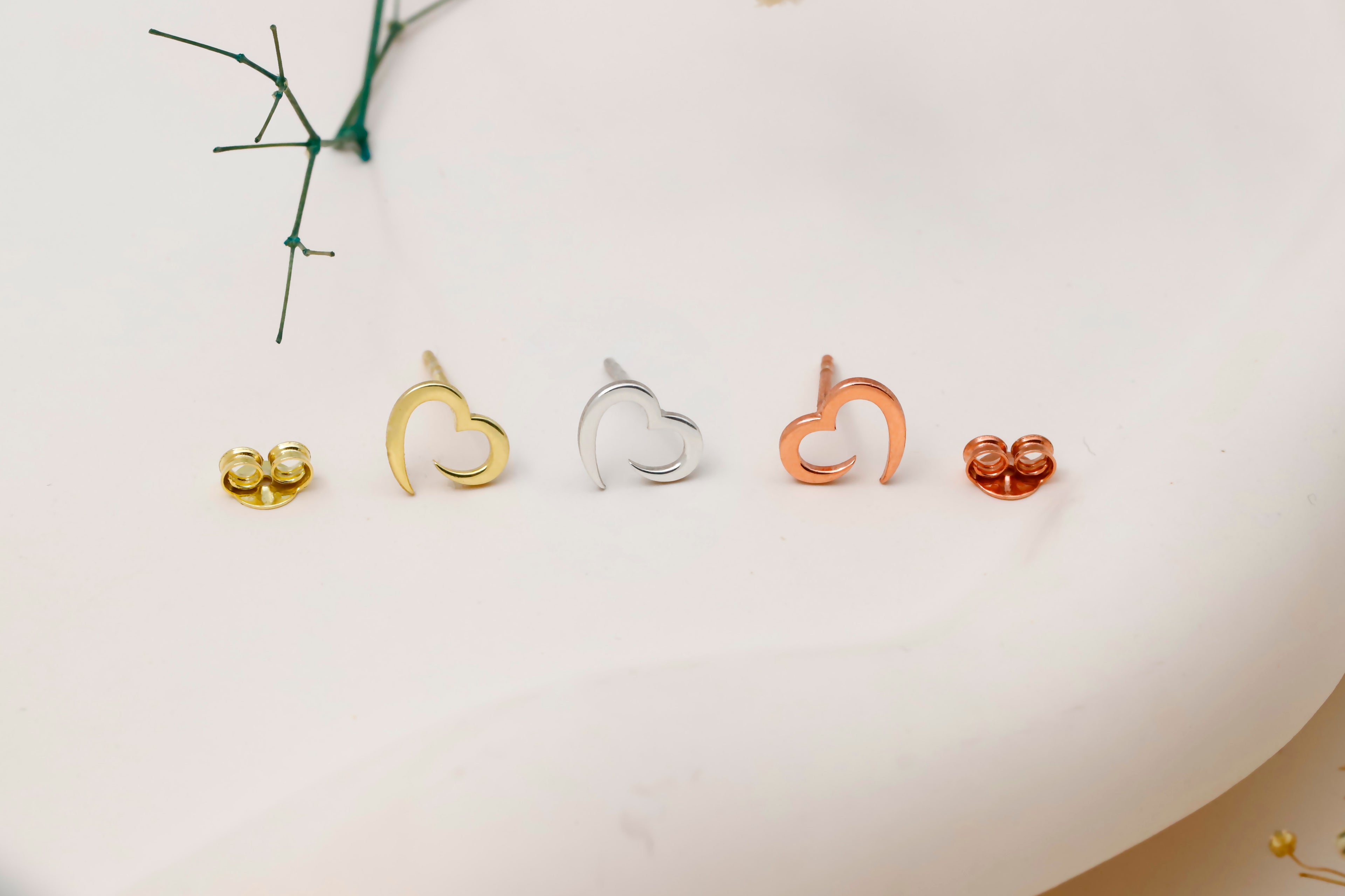 Heart Outline Stud Earrings – Minimalist Dainty Love Earrings