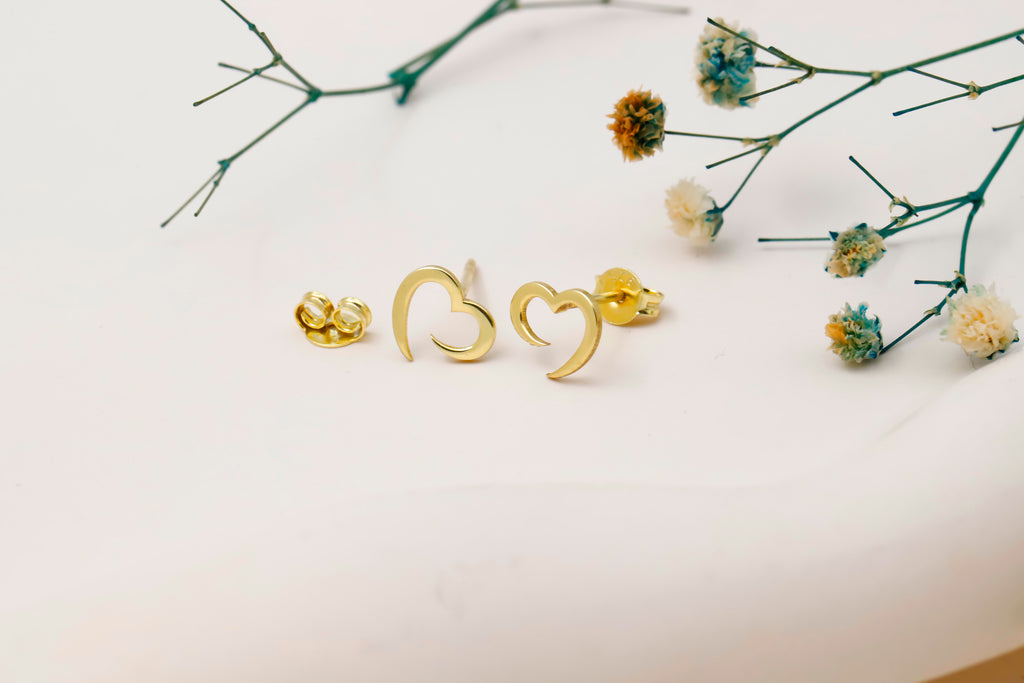 Heart Outline Stud Earrings – Minimalist Dainty Love Earrings