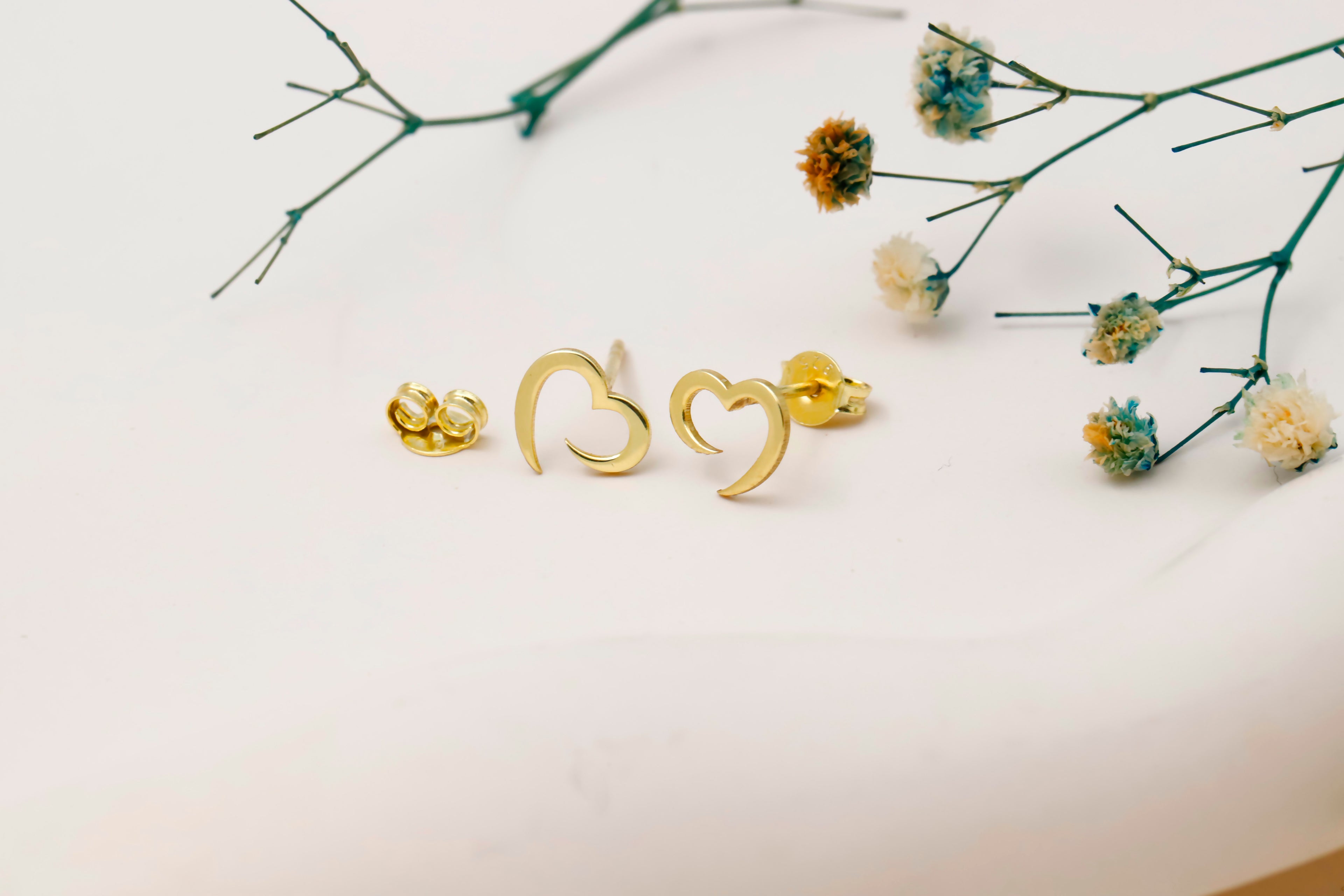 Heart Outline Stud Earrings – Minimalist Dainty Love Earrings