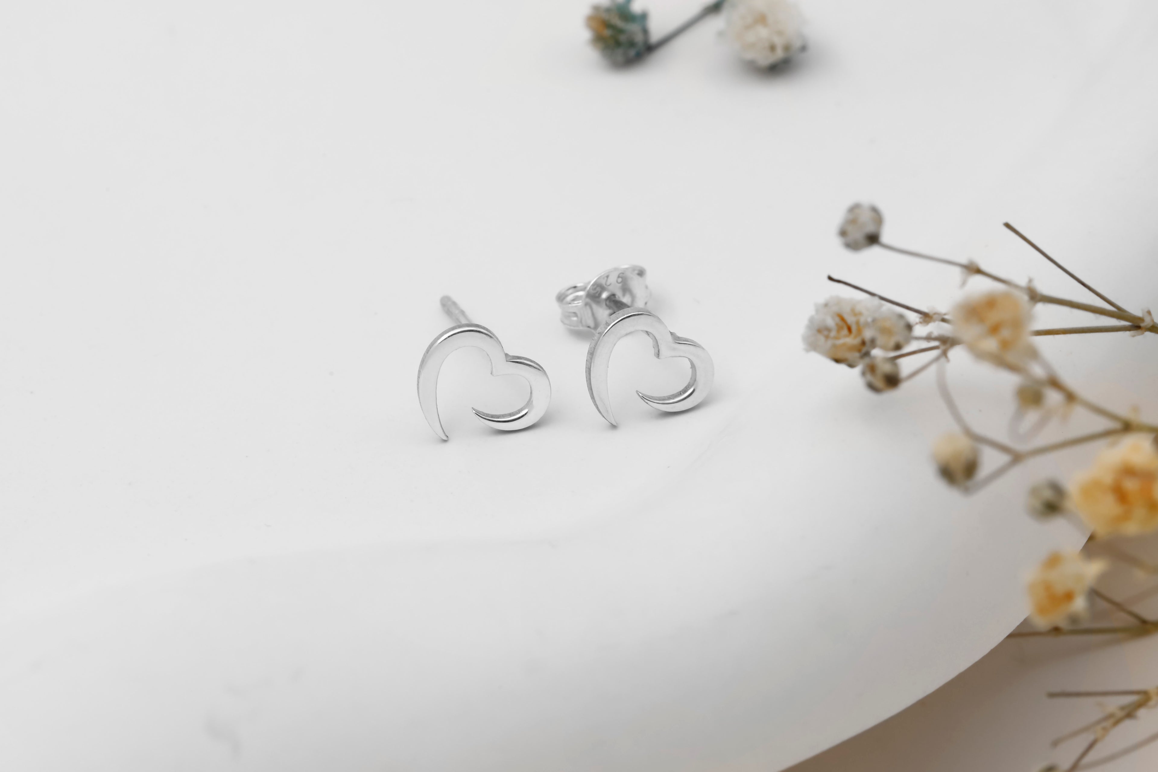 Heart Outline Stud Earrings – Minimalist Dainty Love Earrings