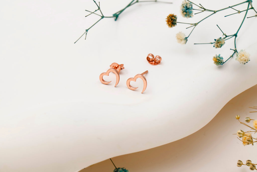 Heart Outline Stud Earrings – Minimalist Dainty Love Earrings